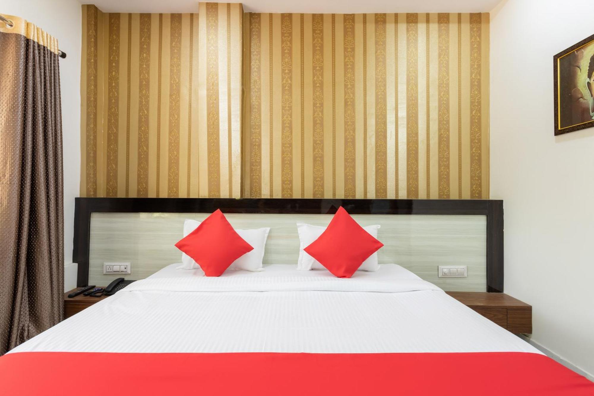 โอโย 27867 สาวิตรี รีเจนซี Hotel โบปาล ภายนอก รูปภาพ