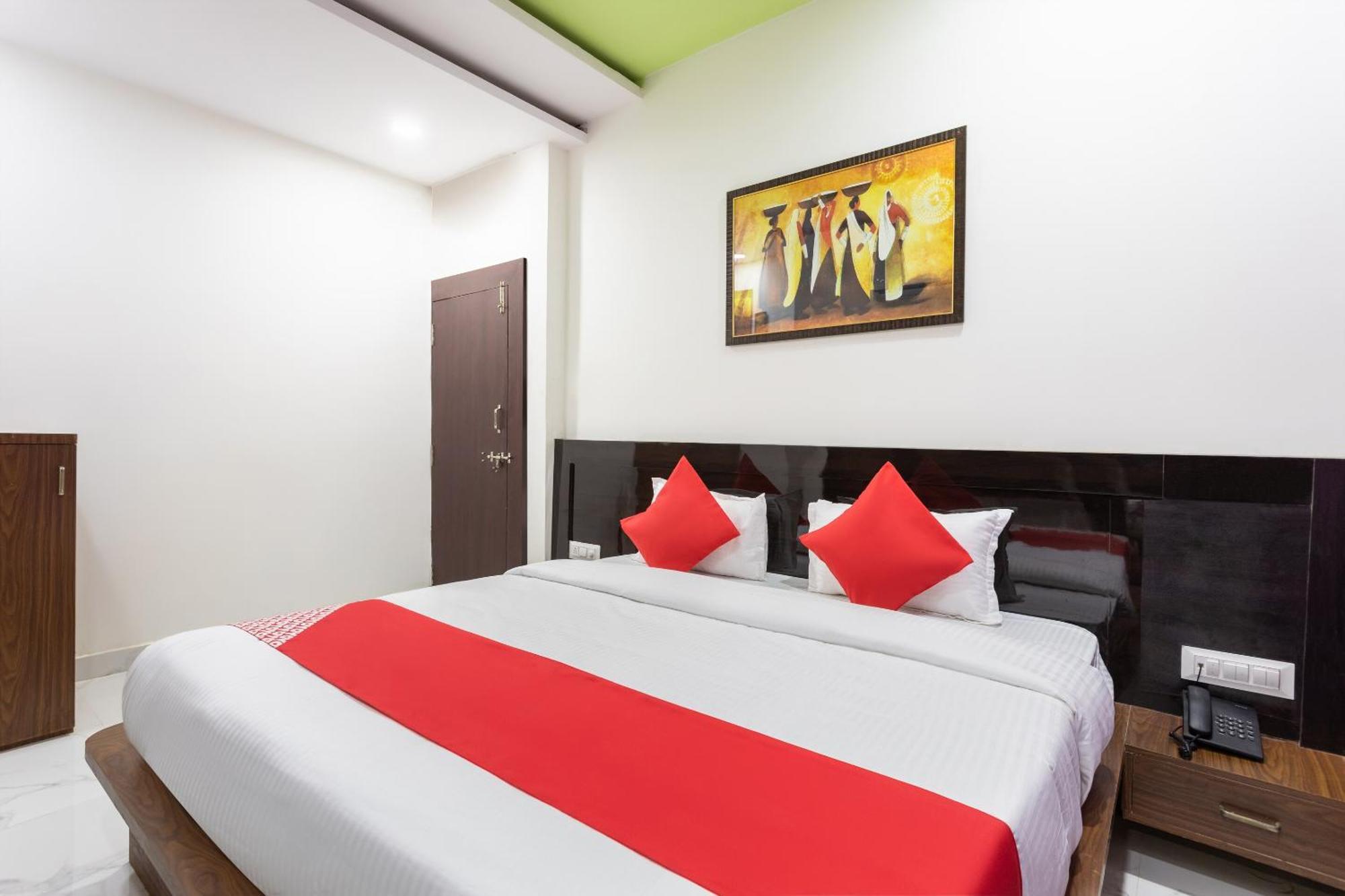 โอโย 27867 สาวิตรี รีเจนซี Hotel โบปาล ภายนอก รูปภาพ