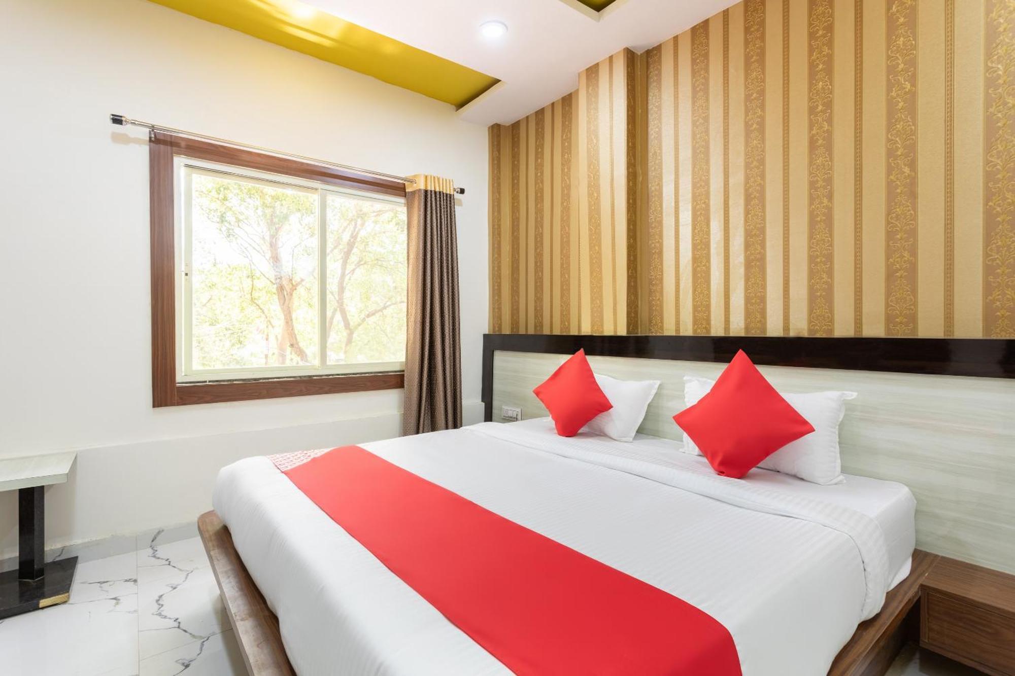 โอโย 27867 สาวิตรี รีเจนซี Hotel โบปาล ภายนอก รูปภาพ