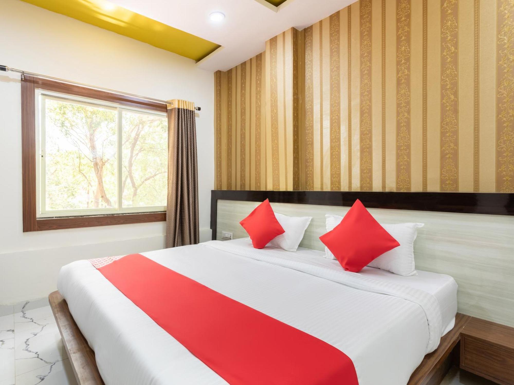 โอโย 27867 สาวิตรี รีเจนซี Hotel โบปาล ภายนอก รูปภาพ