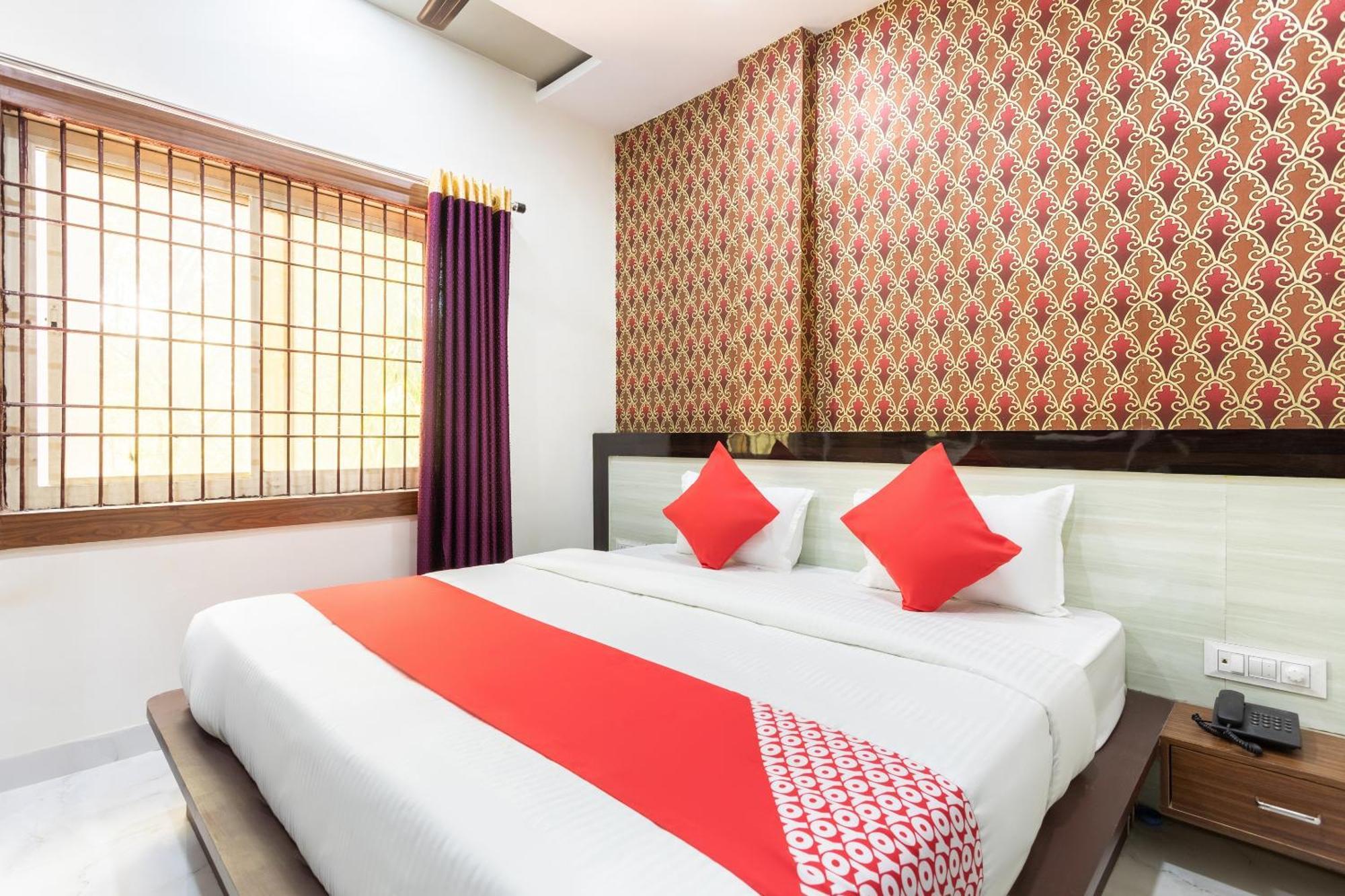 โอโย 27867 สาวิตรี รีเจนซี Hotel โบปาล ภายนอก รูปภาพ